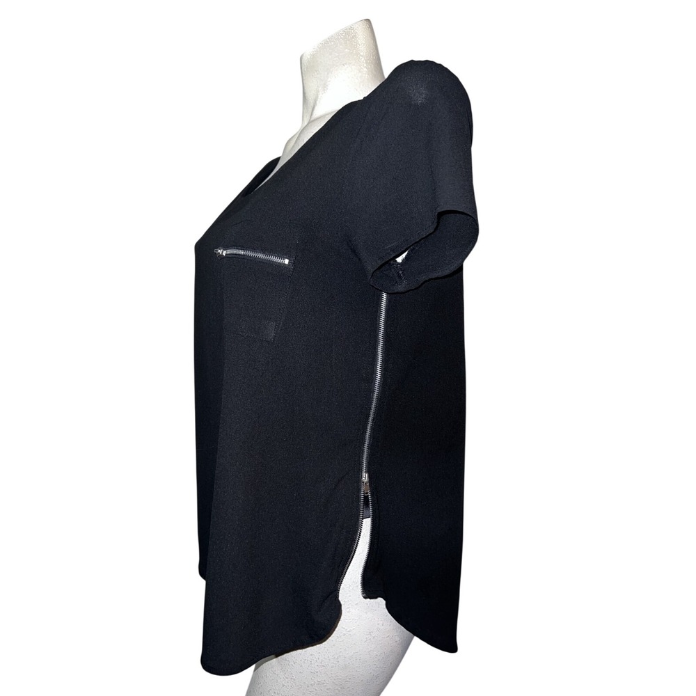 Paper Crane Womens Size M Black Scoop Neck Short Sleeve Top Side Zippers Medium - Picture 4 of 6